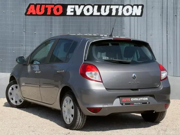 Renault Clio 2011 - 6450 EUR, 160000 km - AUTO.MOTO.pt - 160000km - foto 3 de 13