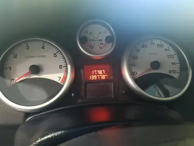 Peugeot 207 2008 - 4990 EUR, 139000 km - AUTO.MOTO.pt - 139000km - foto 10 de 16