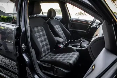 Volkswagen Golf 2015 - 24990 EUR, 83192 km - AUTO.MOTO.pt - 83192km - foto 30 de 45