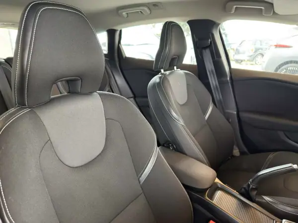 Volvo V40 2014 - 10950 EUR, 203325 km - AUTO.MOTO.pt - 203325km - foto 29 de 32