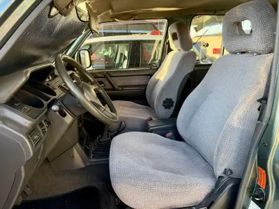 Mitsubishi Pajero 1993 - 11490 EUR, 299900 km - AUTO.MOTO.pt - 299900km - foto 4 de 5