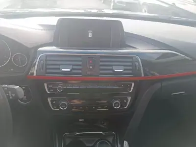 BMW 320 2017 - 16900 EUR, 160384 km - AUTO.MOTO.pt - 160384km - foto 25 de 31