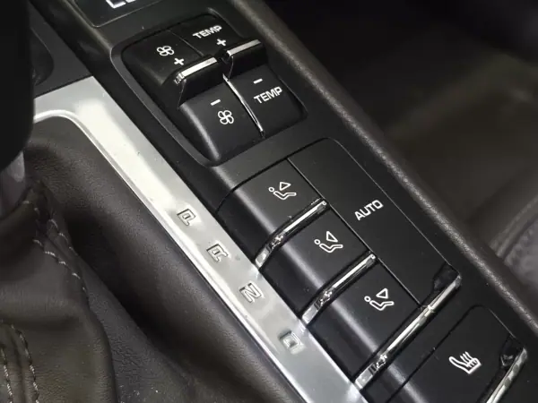 Porsche Macan 2019 - 57490 EUR, 133391 km - AUTO.MOTO.pt - 133391km - foto 11 de 36