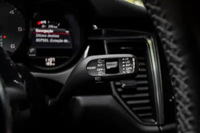 Porsche Macan 2018 - 59990 EUR, 99798 km - AUTO.MOTO.pt - 99798km - foto 18 de 45