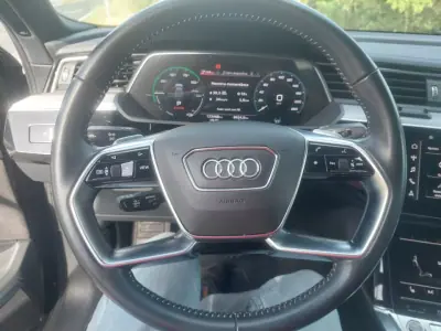 Audi e-tron Sportback 2021 - 35300 EUR, 123480 km - AUTO.MOTO.pt - 123480km - foto 13 de 15