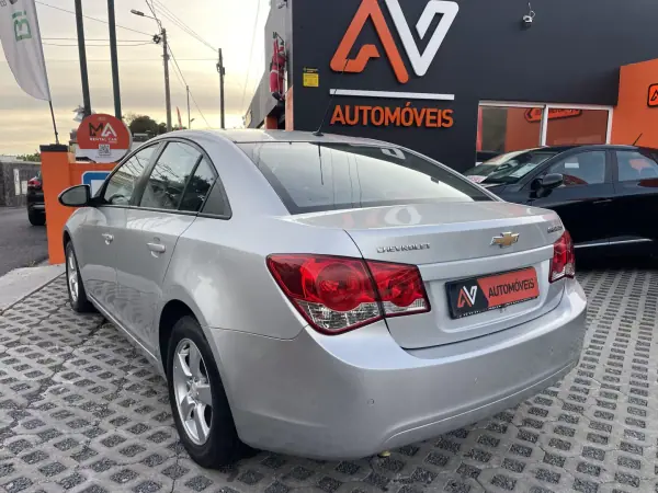 Chevrolet Cruze 2010 - 6950 EUR, 99232 km - AUTO.MOTO.pt - 99232km - foto 5 de 12
