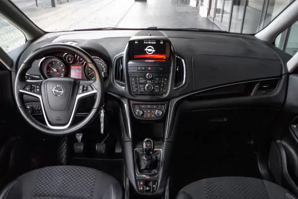 Opel Zafira 2015 - 10750 EUR, 132405 km - AUTO.MOTO.pt - 132405km - foto 28 de 32
