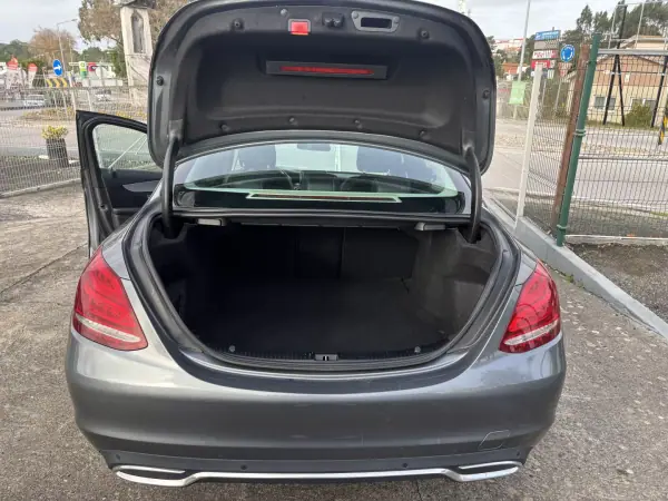 Mercedes-Benz C 180 2016 - 22500 EUR, 183602 km - AUTO.MOTO.pt - 183602km - foto 10 de 10