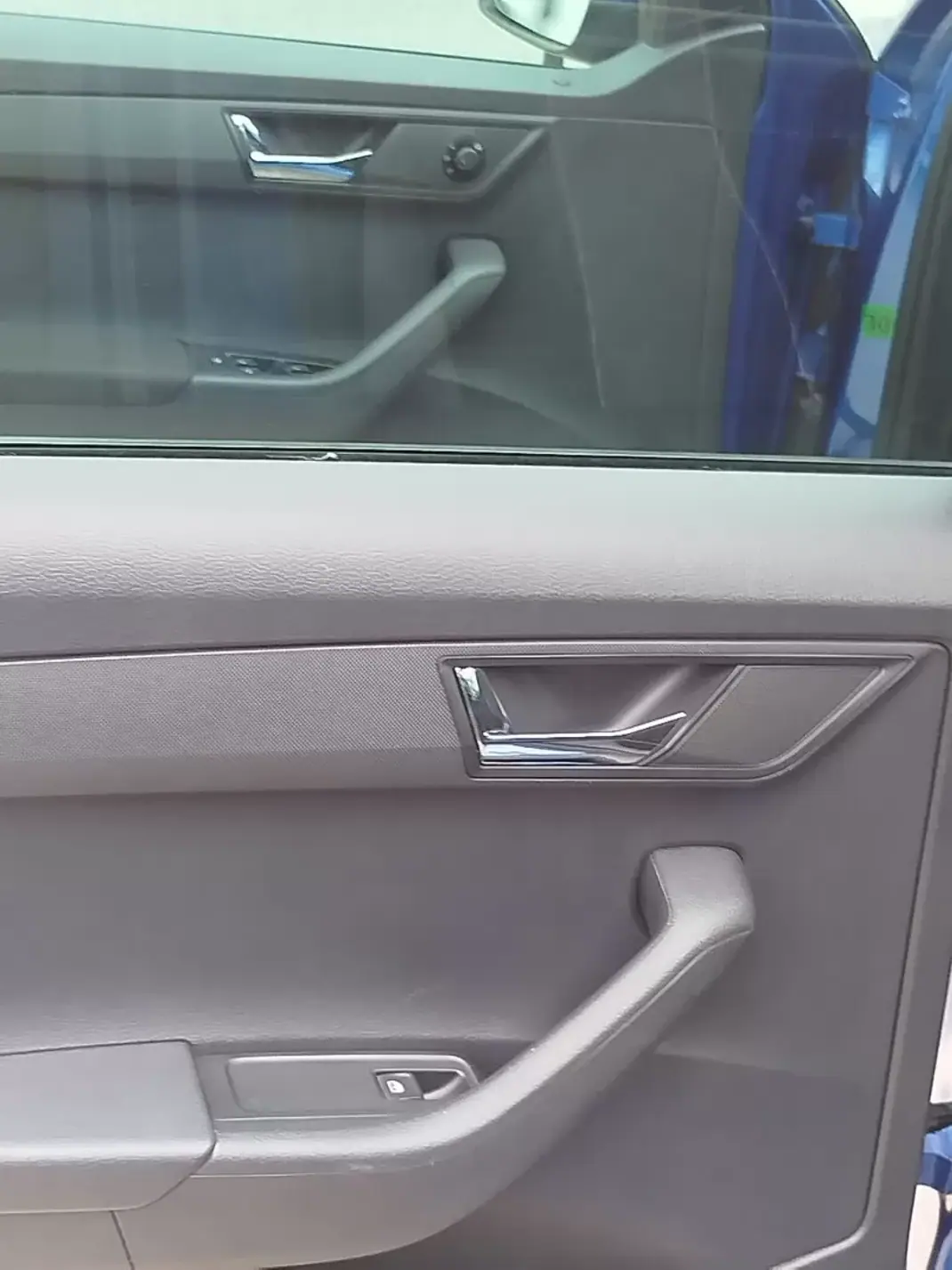 Skoda Fabia 2021 - 11800 EUR, 120100 km - AUTO.MOTO.pt - 120100km - foto 6 de 12