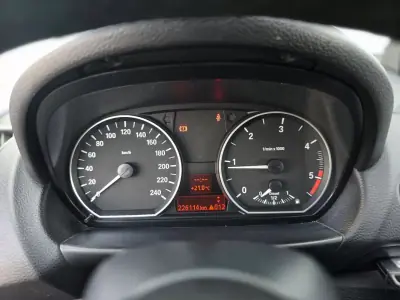 BMW 118 2008 - 6750 EUR, 226114 km - AUTO.MOTO.pt - 226114km - foto 12 de 19