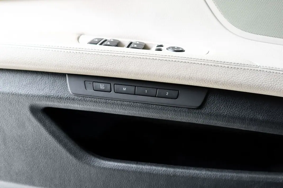 BMW 730 2011 - 25000 EUR, 172477 km - AUTO.MOTO.pt - 172477km - foto 24 de 26