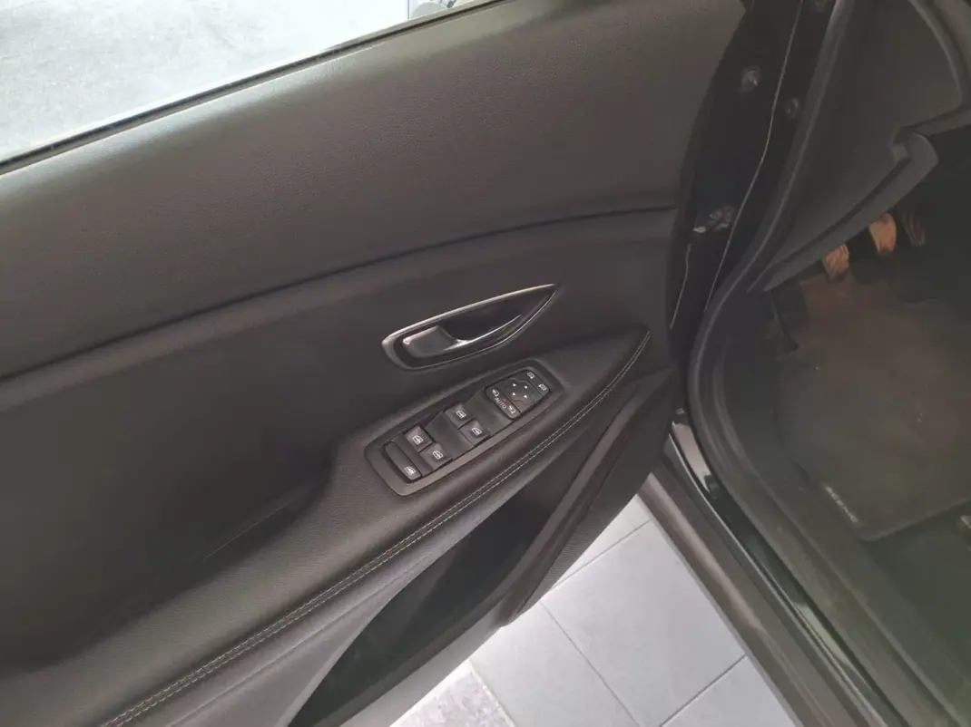 Renault Grand Scénic 2019 - 16700 EUR, 173000 km - AUTO.MOTO.pt - 173000km - foto 9 de 18