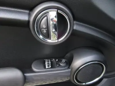 MINI 3 Portas 2018 - 18490 EUR, 164000 km - AUTO.MOTO.pt - 164000km - foto 23 de 53
