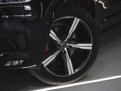 Volvo XC 90 2018 - 35990 EUR, 147431 km - AUTO.MOTO.pt - 147431km - foto 8 de 27