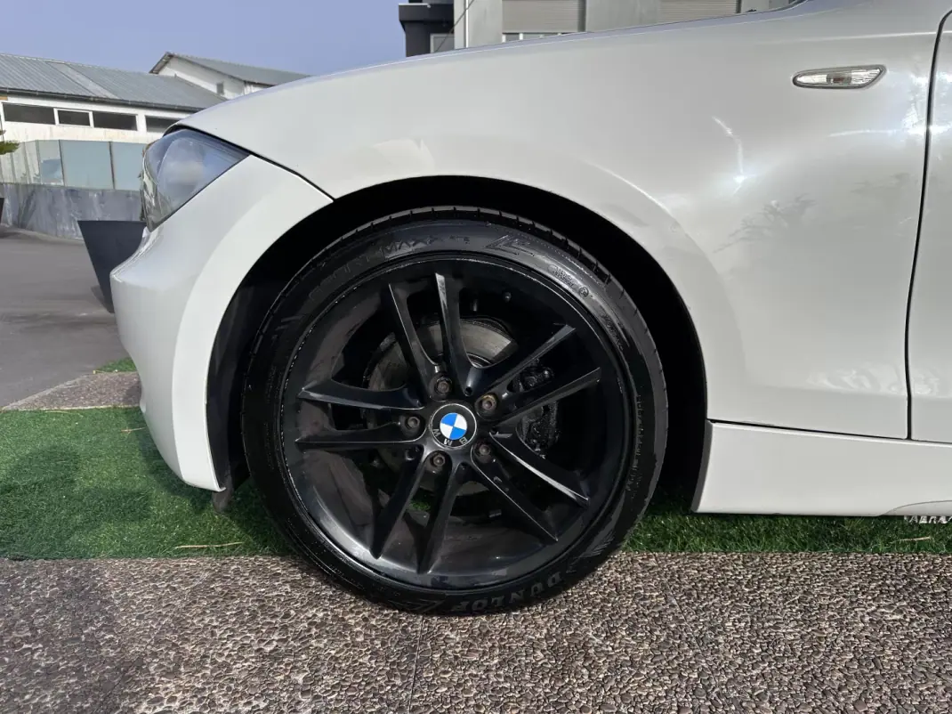 BMW 118 2009 - 10900 EUR, 240000 km - AUTO.MOTO.pt - 240000km - foto 14 de 14