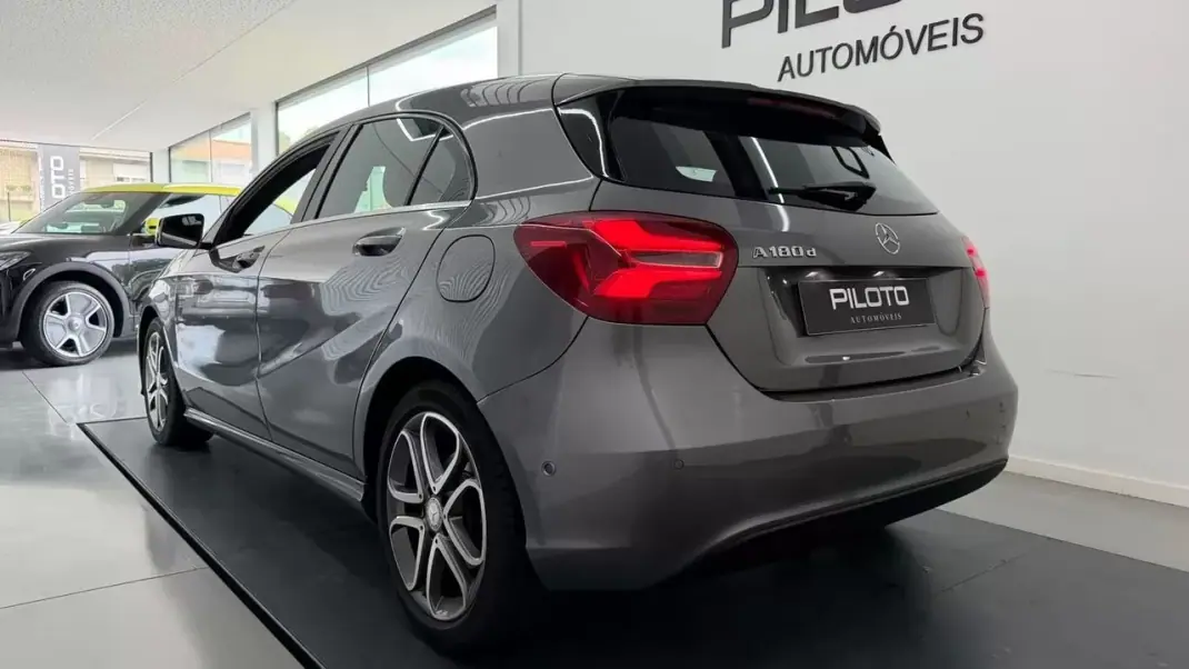 Mercedes-Benz A 180 2016 - 14990 EUR, 214388 km - 214388km - foto 6 de 29