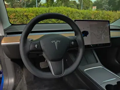 Tesla Model 3 2021 - 25990 EUR, 100000 km - AUTO.MOTO.pt - 100000km - foto 36 de 46