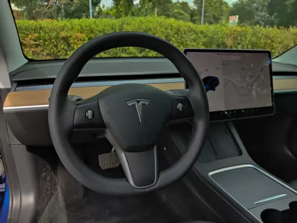 Tesla Model 3 2021 - 25990 EUR, 100000 km - AUTO.MOTO.pt - 100000km - foto 36 de 46