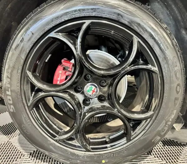Alfa Romeo Stelvio 2017 - 22900 EUR, 215900 km - AUTO.MOTO.pt - 215900km - foto 36 de 60