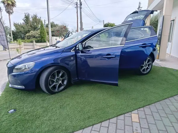 Volvo V40 2015 - 13999 EUR, 116000 km - AUTO.MOTO.pt - 116000km - foto 4 de 13