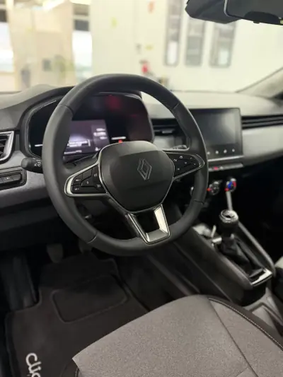 Renault Clio 2024 - 19500 EUR, 14000 km - AUTO.MOTO.pt - 14000km - foto 12 de 18