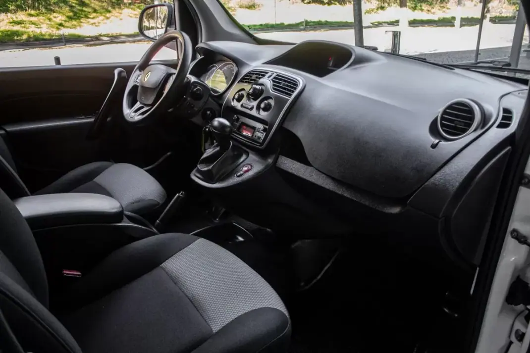 Renault Kangoo E-Tech Confort 2020 - 10750 EUR, 63577 km - AUTO.MOTO.pt - 63577km - foto 25 de 27