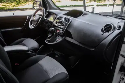 Renault Kangoo E-Tech Confort 2020 - 10750 EUR, 63577 km - AUTO.MOTO.pt - 63577km - foto 25 de 27