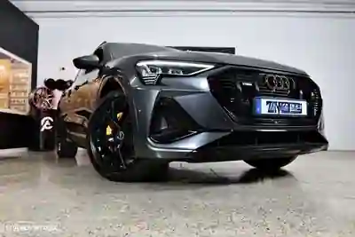 Audi e-tron 2023 — foto 2 de 5