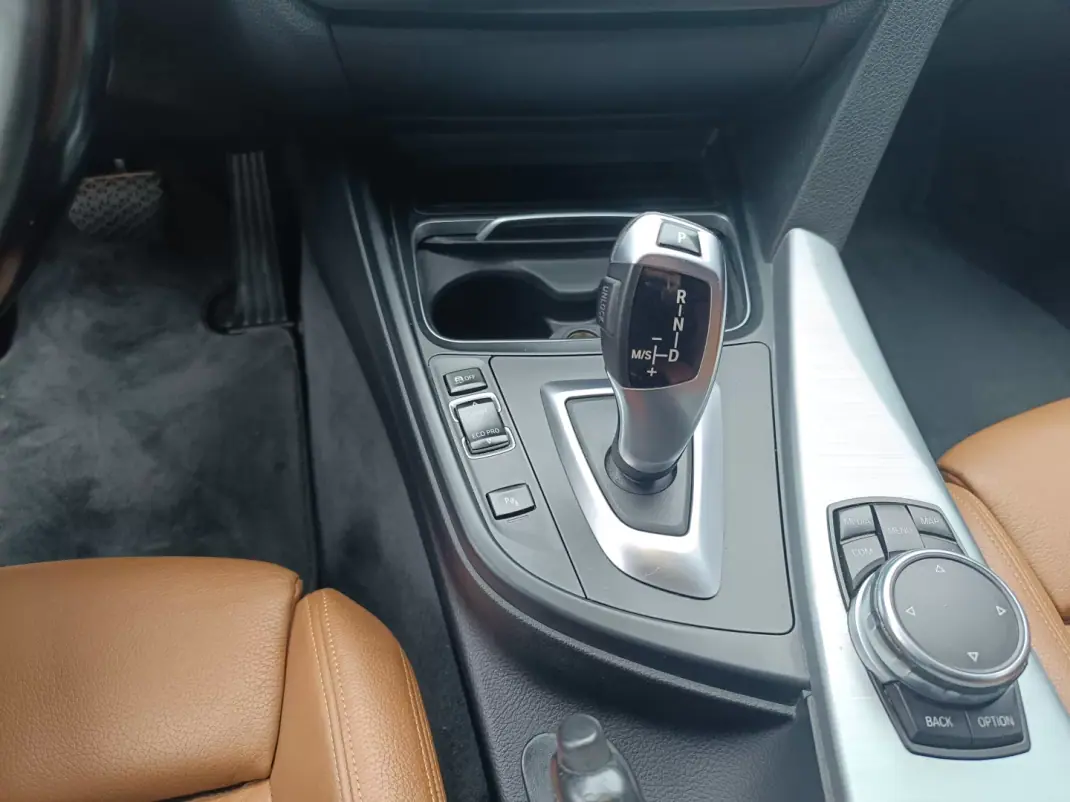 BMW 418 Gran Coupé 2017 - 19899 EUR, 172577 km - AUTO.MOTO.pt - 172577km - foto 26 de 32