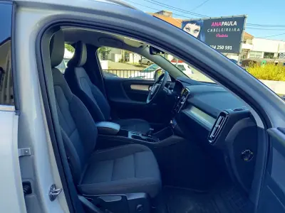 Volvo XC 40 2022 - 26490 EUR, 96032 km - AUTO.MOTO.pt - 96032km - foto 11 de 19