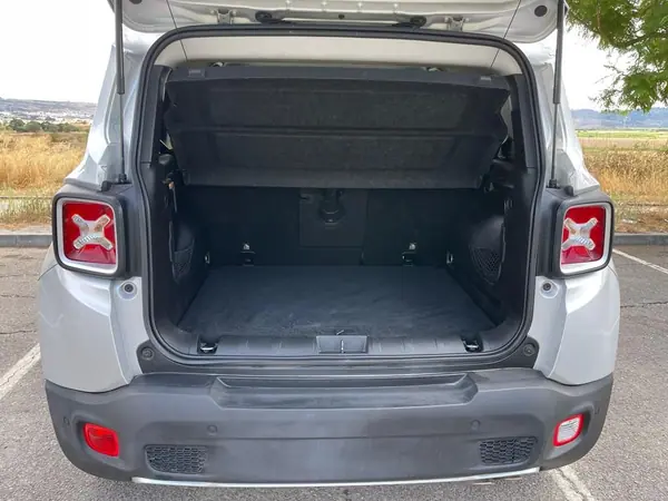 Jeep Renegade 2018 - 17980 EUR, 112000 km - AUTO.MOTO.pt - 112000km - foto 21 de 22
