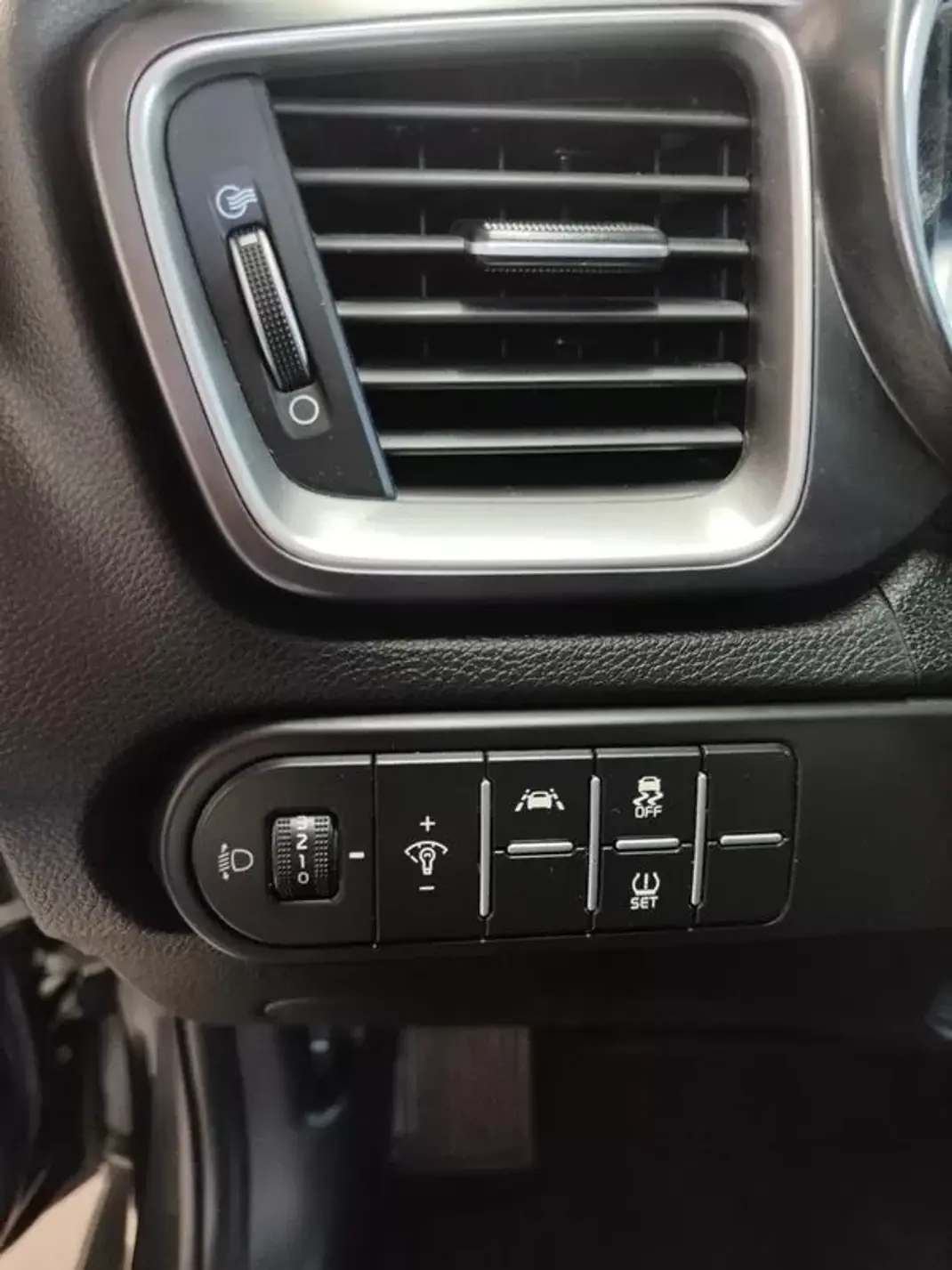 Kia XCeed 2022 - 17500 EUR, 68000 km - 68000km - foto 23 de 37