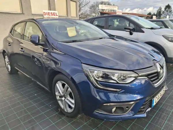 Renault Mégane 2019 - 16990 EUR, 179121 km - AUTO.MOTO.pt - 179121km - foto 9 de 22