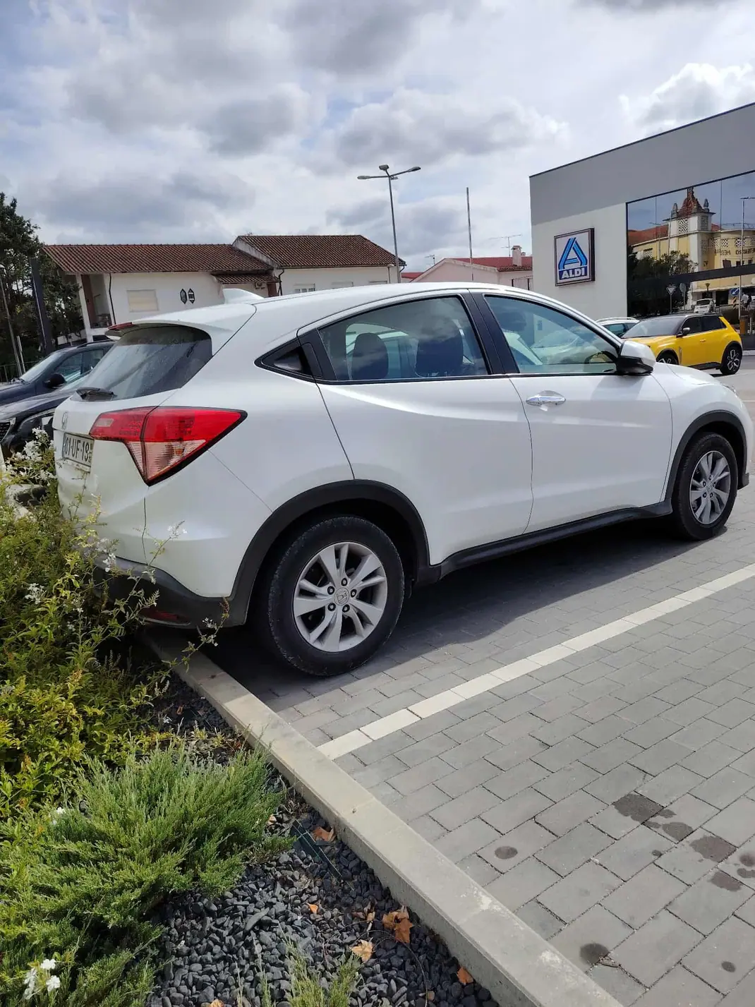 Honda HR-V 2018 - 17000 EUR, 135000 km - AUTO.MOTO.pt - 135000km - foto 2 de 5