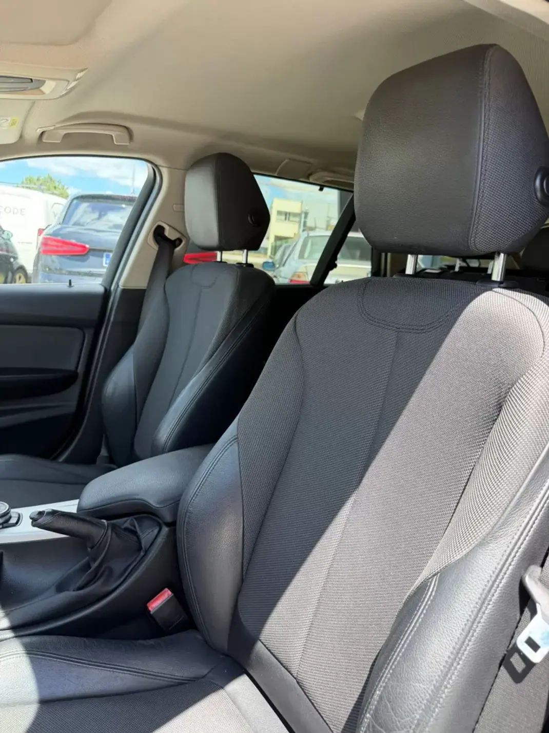 BMW 320 2015 - 13000 EUR, 370303 km - AUTO.MOTO.pt - 370303km - foto 10 de 17