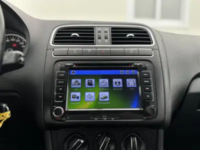 Volkswagen Polo 2010 - 7490 EUR, 151000 km - AUTO.MOTO.pt - 151000km - foto 25 de 30