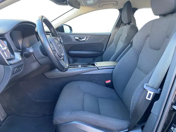 Volvo V60 2021 - 28750 EUR, 61000 km - AUTO.MOTO.pt - 61000km - foto 4 de 11