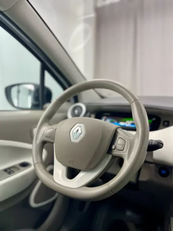 Renault Zoe 2016 - 8250 EUR, 23000 km - 23000km - foto 11 de 15