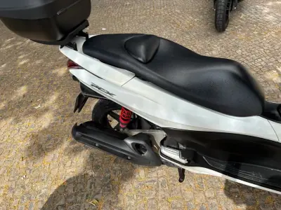 Honda PCX 125 2011 - 1550 EUR, 40268 km - AUTO.MOTO.pt - 40268km - foto 6 de 12