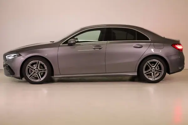 Mercedes-Benz A 180 Limousine 2025 - 39990 EUR, 6272 km - AUTO.MOTO.pt - 6272km - foto 4 de 47