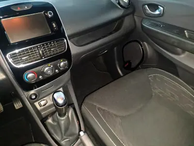Renault Clio Sport Tourer 2020 - 9990 EUR, 120000 km - AUTO.MOTO.pt - 120000km - foto 12 de 22
