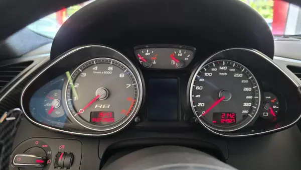Audi R8 Coupé 2008 - 69500 EUR, 124927 km - AUTO.MOTO.pt - 124927km - foto 42 de 53