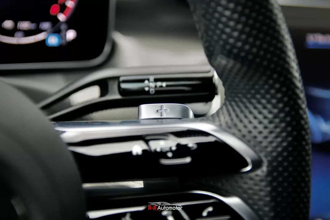 Mercedes-Benz C 300 2022 - 43500 EUR, 65000 km - AUTO.MOTO.pt - 65000km - foto 41 de 47