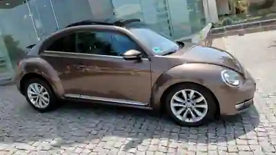 Volkswagen New Beetle 2012 - 16500 EUR, 228000 km - AUTO.MOTO.pt - 228000km - foto 8 de 11