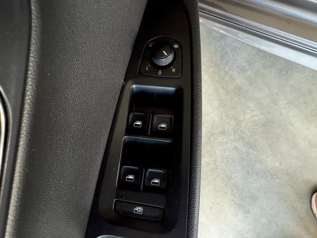 SEAT Leon 2015 - 14000 EUR, 181000 km - AUTO.MOTO.pt - 181000km - foto 64 de 92