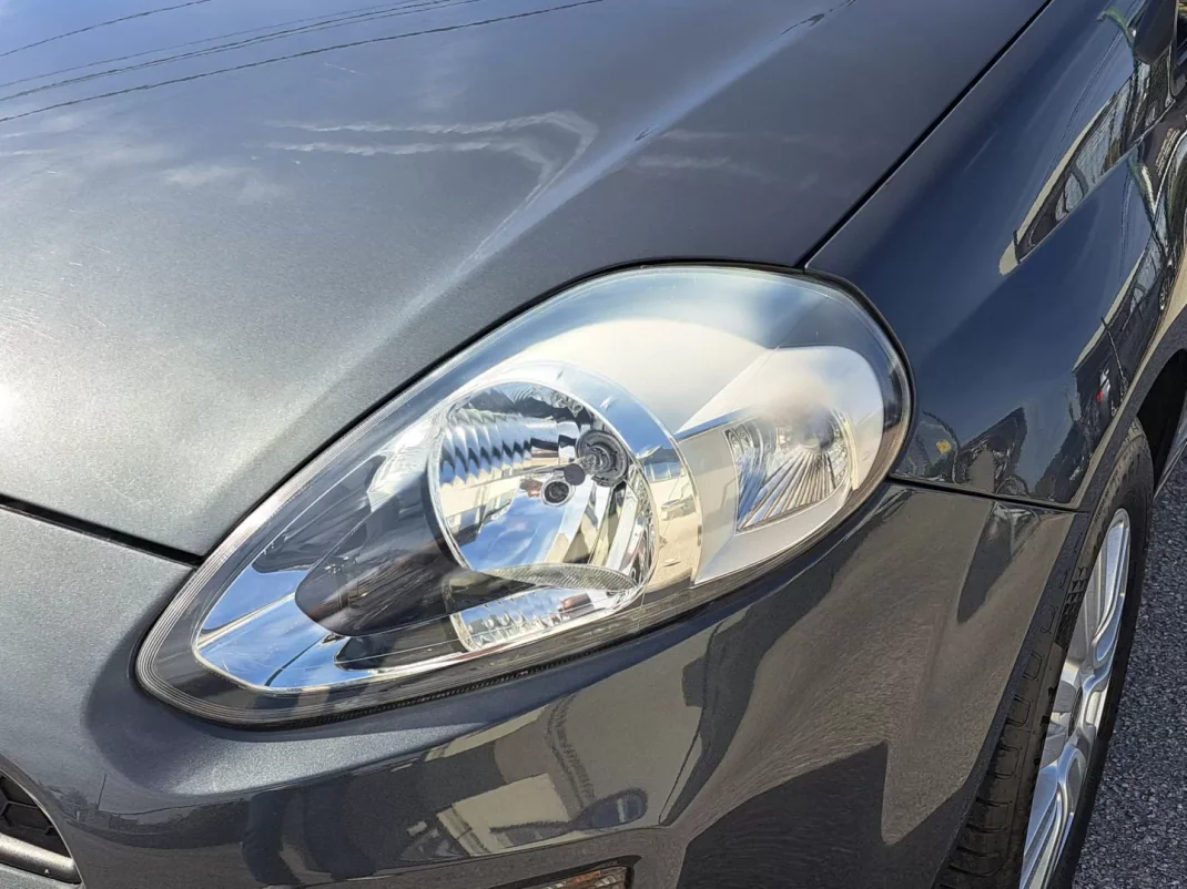 Fiat Punto 2017 - 8900 EUR, 69772 km - AUTO.MOTO.pt - 69772km - foto 4 de 39