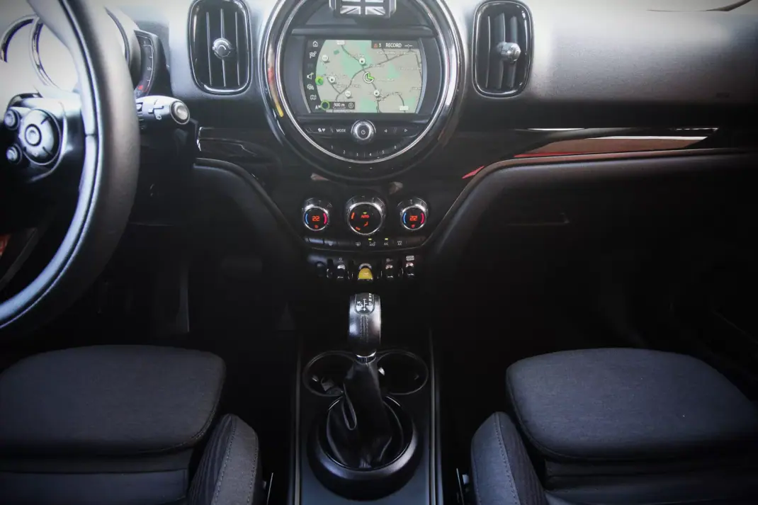 MINI Countryman 2019 - 16990 EUR, 155000 km - AUTO.MOTO.pt - 155000km - foto 17 de 33