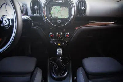 MINI Countryman 2019 - 16990 EUR, 155000 km - AUTO.MOTO.pt - 155000km - foto 17 de 33