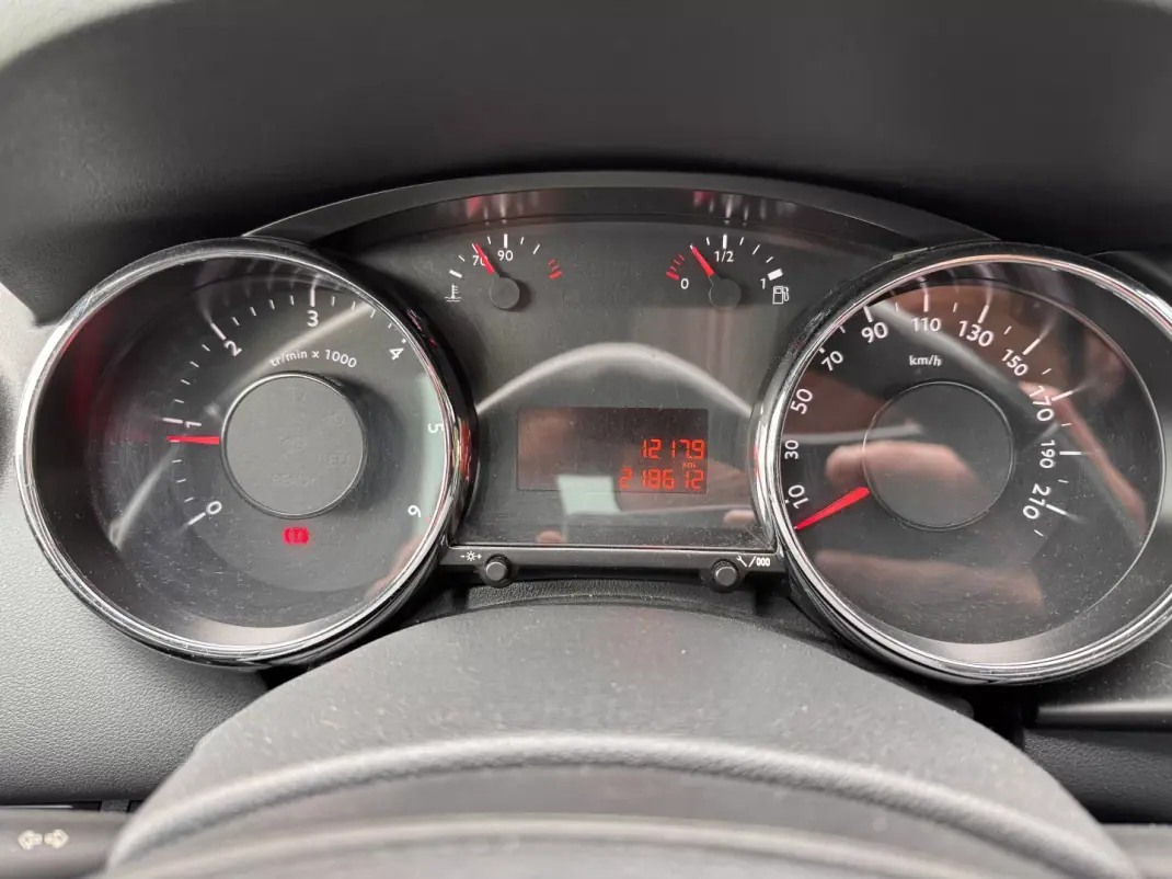 Peugeot 3008 2011 - 7900 EUR, 218000 km - AUTO.MOTO.pt - 218000km - foto 11 de 22