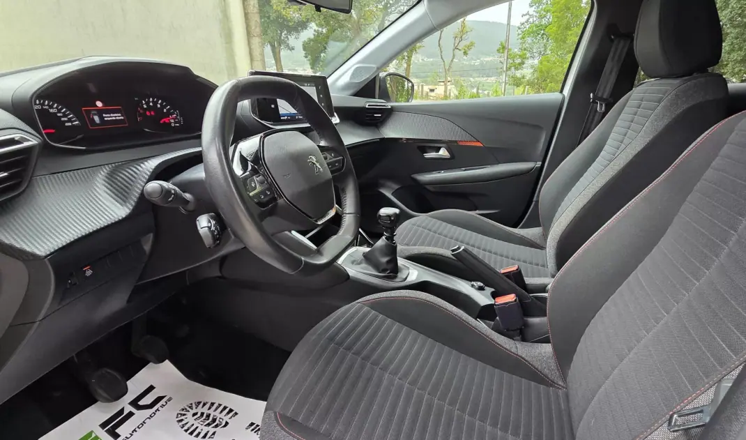 Peugeot 208 2022 - 13490 EUR, 109000 km - AUTO.MOTO.pt - 109000km - foto 12 de 21